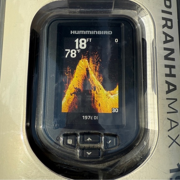 Humminbird PiranhaMax 197c DI Fish Finder - Picture 4 of 13
